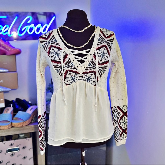 Abercrombie and Fitch Boho Sweater - Picture 2 of 4